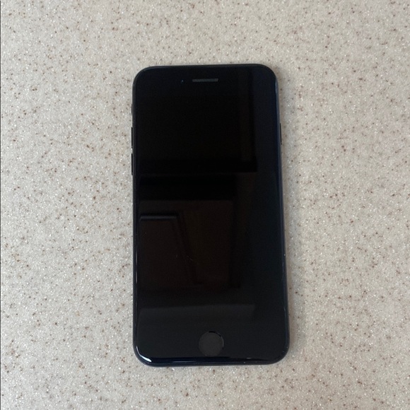 iPhone 7 - Picture 1 of 2
